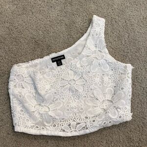 PrettyLittleThing White Floral Lace Crop Top